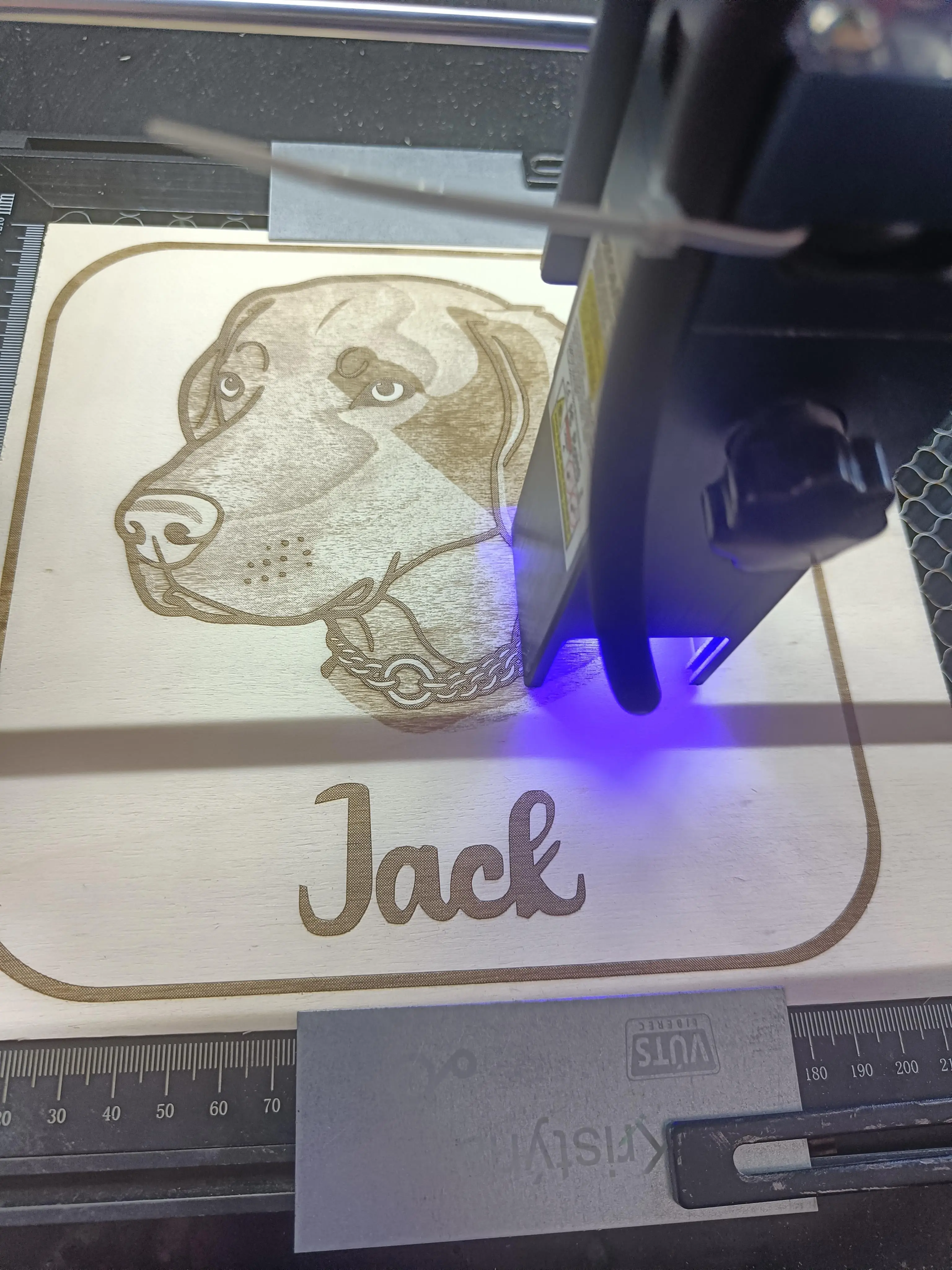Laserové řezání a gravírování