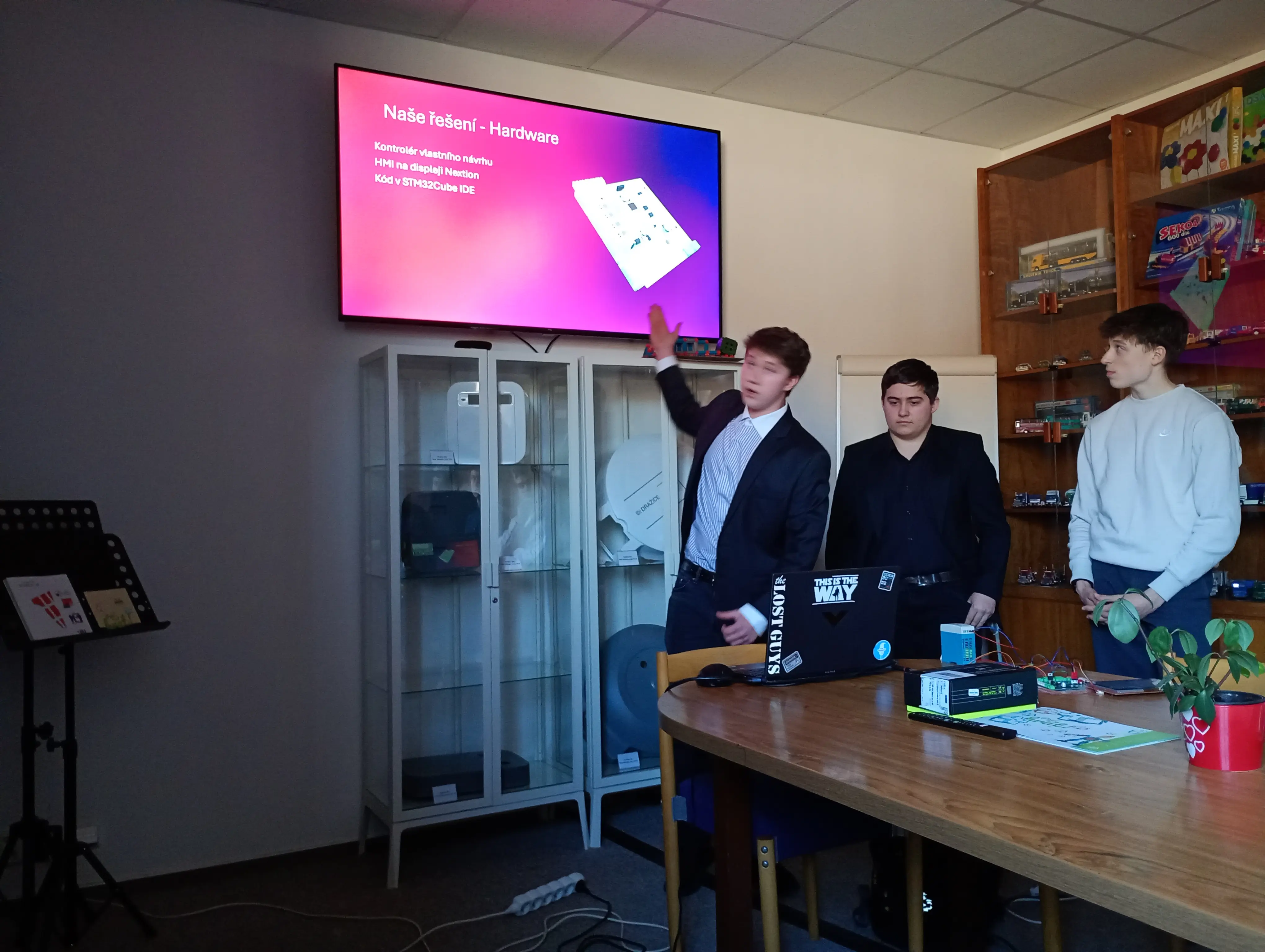 Soutěž TechStarter #2: Ovládací panel ostřihovací stanice