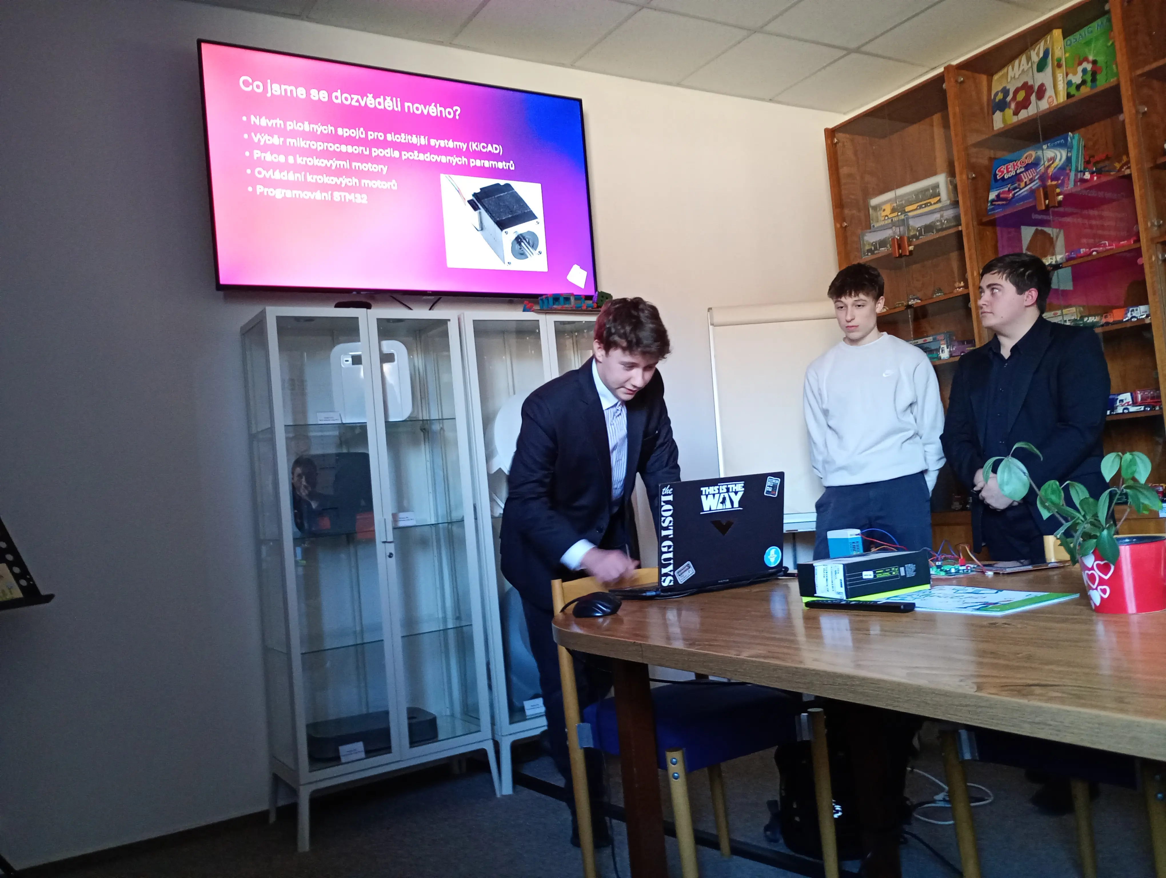 Soutěž TechStarter #2: Ovládací panel ostřihovací stanice
