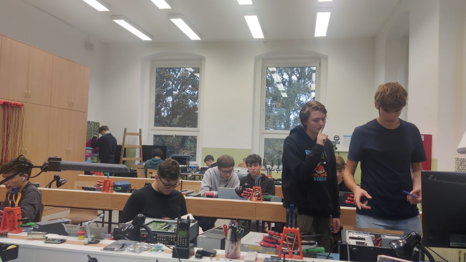Slaboproudý kroužek elektroniky