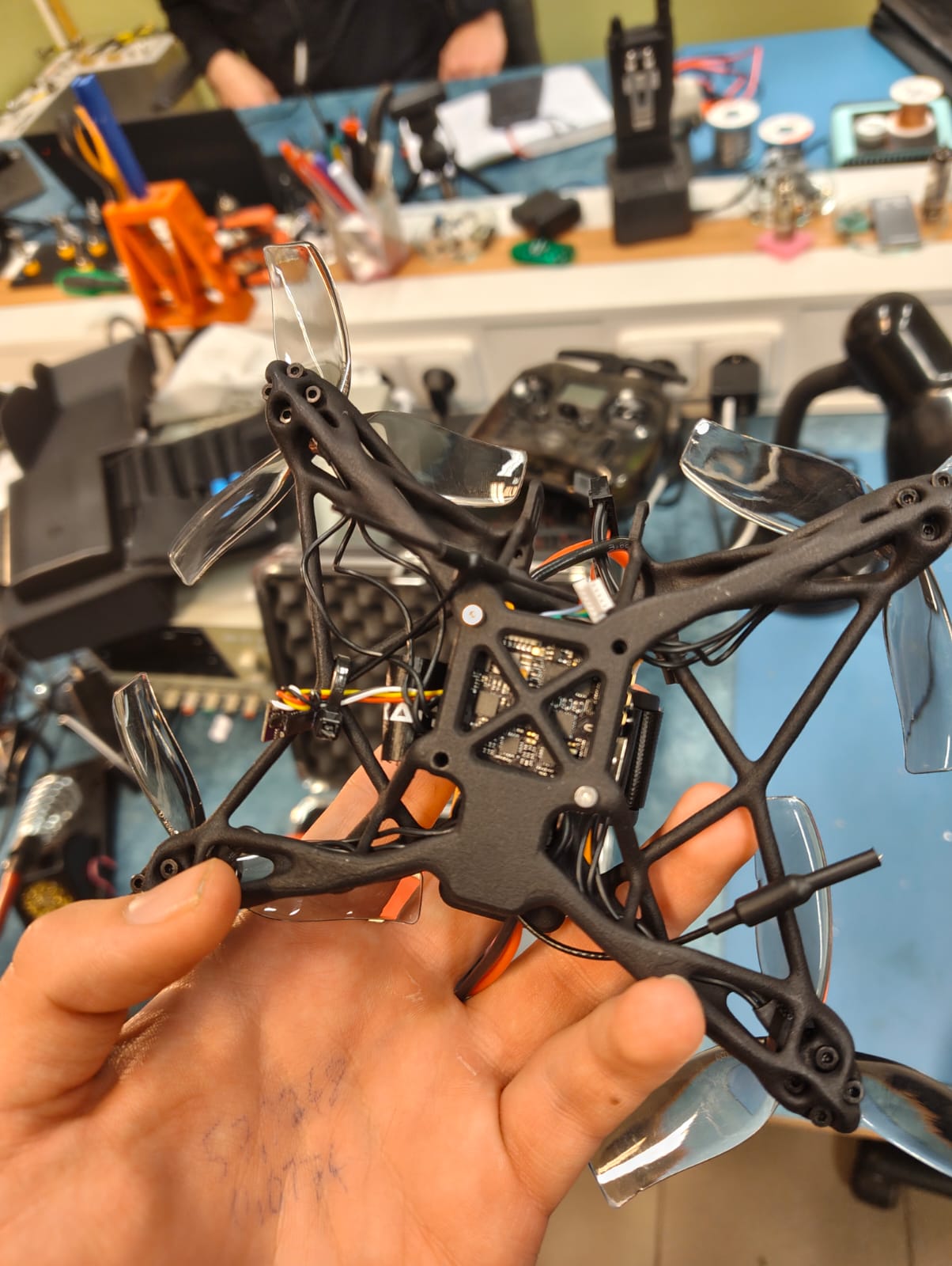 Návrh, vývoj a stavba vlastních dronů