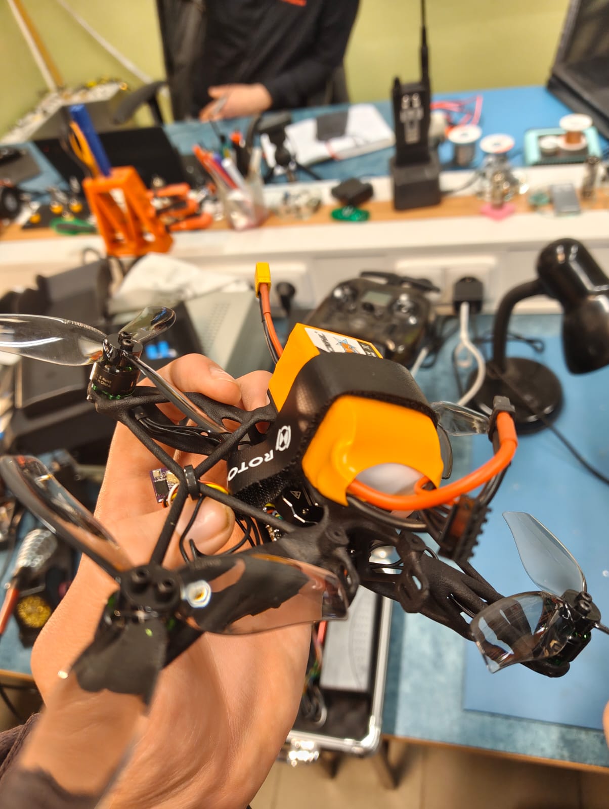 Návrh, vývoj a stavba vlastních dronů